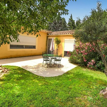 In With Kitchen Holiday home Sorgues